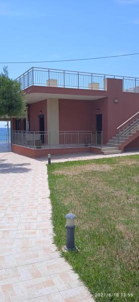 lemonishouse by the sea 1